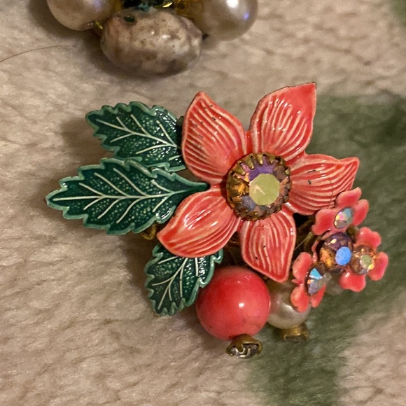 Two pair vintage clip earrings (CO) - Picture 4 of 12